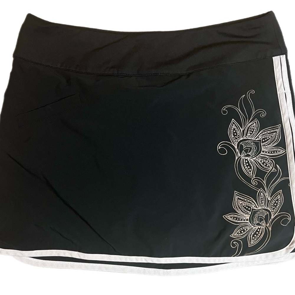 Athleta Black Skort Size 6 – Floral Graphic & Contrast Trim